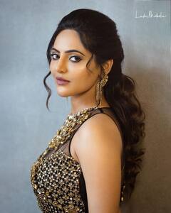 Athulya Ravi : அதுல்யா ரவியின் கலக்கலான ஸ்டில்ஸ்!