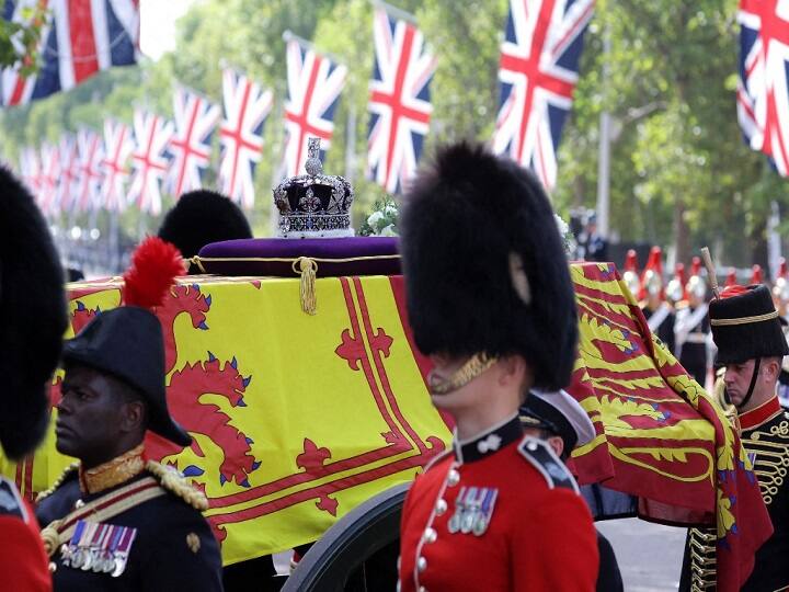 The 38-minute procession ended at Westminster Hall, where Archbishop of Canterbury Justin Welby led a service attended by Charles and other royals after the coffin was brought in. The choir of Westminster Abbey and the Choir of His Majesty’s Chapel Royal sang the words of a psalm. (Source: PTI)