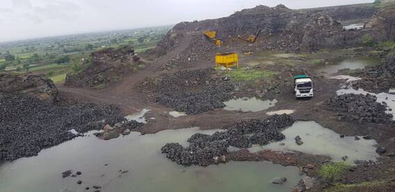 Nashik News : आता नाशिकच्या डोंगरांना सुखाचे दिवस येतील का? गौण खनिजाचे सर्वाधिकार जिल्हाधिकाऱ्यांकडे Nashik News : आता नाशिकच्या डोंगरांना सुखाचे दिवस येतील का? गौण खनिजाचे सर्वाधिकार जिल्हाधिकाऱ्यांकडे