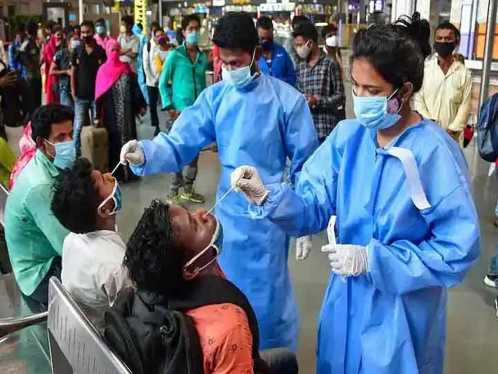 Coronavirus Cases Today in India 2141 New Cases reported in last 24 hours Covid19 Updates : नव्या व्हेरियंटने चिंता वाढवली असताना कोरोनाबाधितांमध्येही वाढ, देशात 2 हजार 141 नवीन रुग्ण