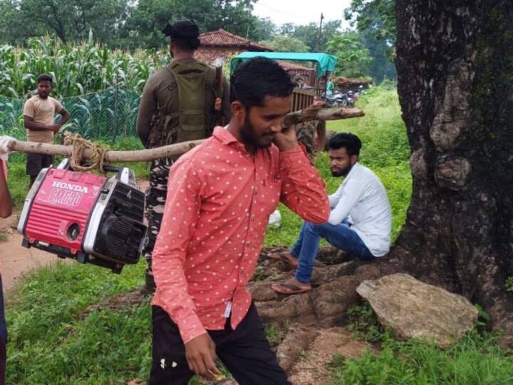 Operation Octopus in Jharkhand: नक्सलियों के गढ़ बूढ़ा- पहाड़ इलाके में केंद्रीय रिजर्व पुलिस बल ने ऑपरेशन ऑक्टोपस  के तहत आईईडी, लैंडमाइन्स और गोलाबारूद बरामद किया है.