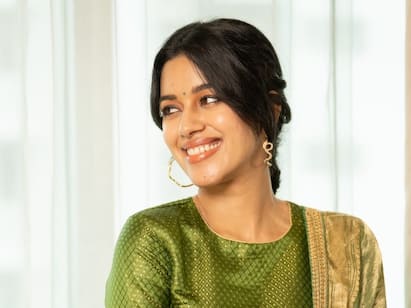 மின்னலடிக்கும் மிர்னாலினியின் ரீசண்ட் புகைப்படங்கள்