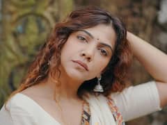 Madonna Sebastian : அழகி மடோனாவின் அசர வைக்கும் க்ளிக்ஸ்..!