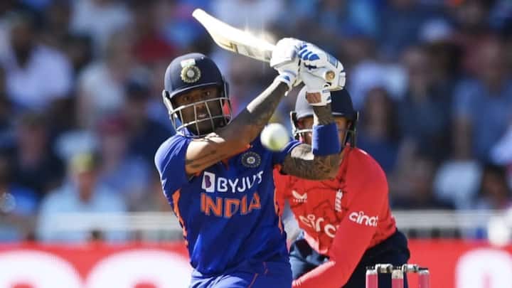 কয়েকদিন আগে ভারতের ইংল্যান্ড সফরে টিম ইন্ডিয়ার জার্সিতে প্রথম শতরান করেন তিনি।