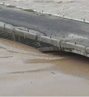 मुसळधार पावसामुळं वाहतुकीवर परिणाम