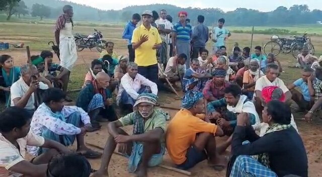 Surguja News: एल्यूमिनियम प्लांट को लेकर मचा बवाल, कंपनी कर्मचारियों ने गांव वालों से की मारपीट, सैकड़ों ग्रामीण पहुंचे कलेक्ट्रेट