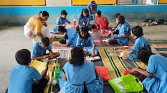 পুঁথিগত শিক্ষার সঙ্গে হাতের কাজ, নজর কাড়ছে বর্ধমানের প্রাইমারি স্কুল