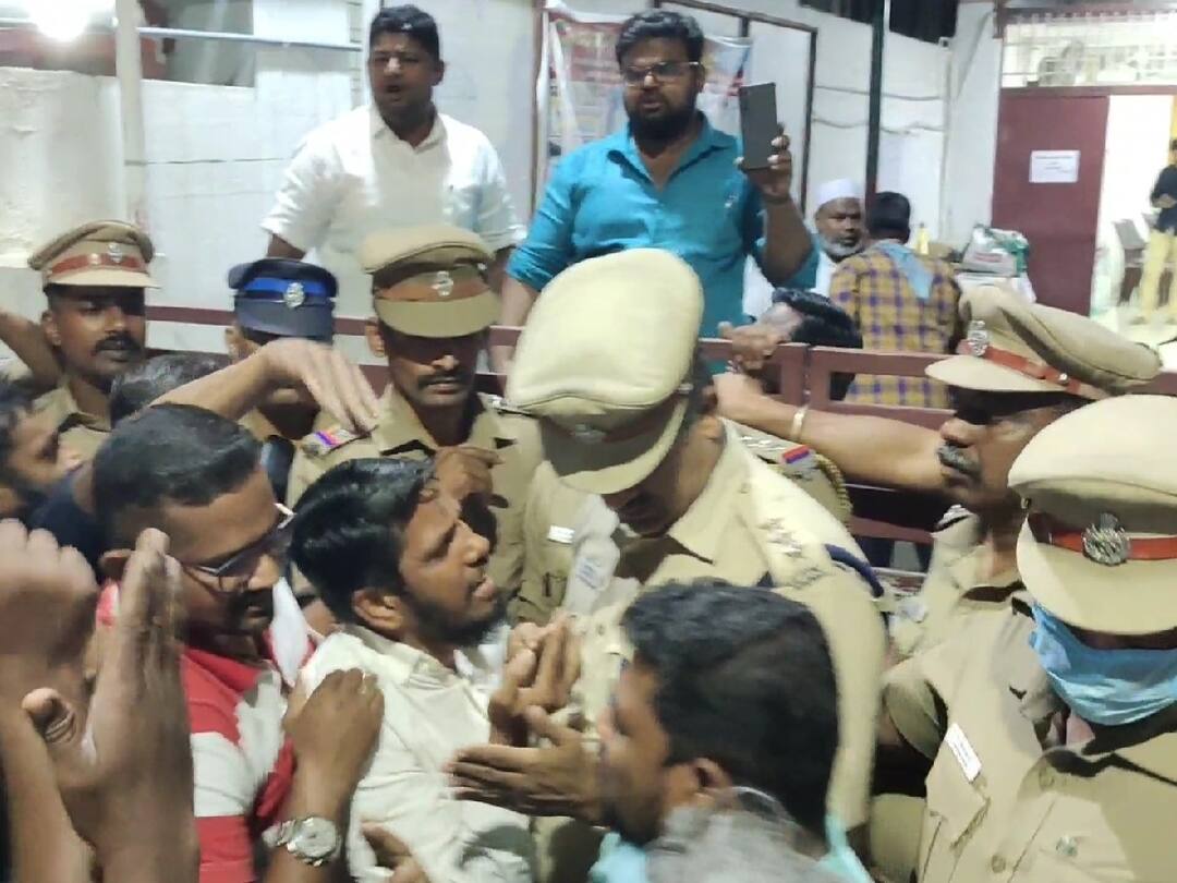 Enforcement Directorate raids Coimbatore sdpi office கோவை எஸ்டிபிஐ அலுவலகத்தில் அமலாக்கத்துறை சோதனை ; அதிகாரிகளை கண்டித்து போராட்டம்