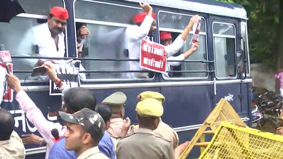 24 की जंग से पहले धरने के जरिए क्या संदेश देना चाहती है सपा ? | Uttar Maange Pradesh