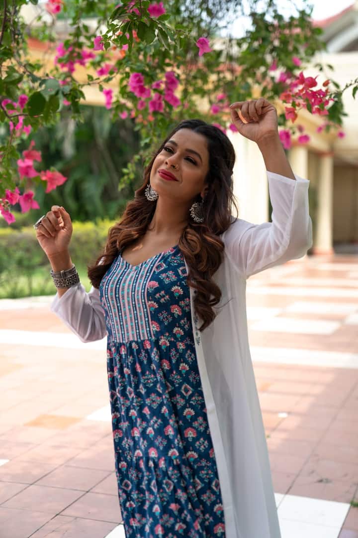 আজকের নারীরা মাল্টিটাস্কিংয়ের পটু। তাঁরা অনেক বেশি সক্ষম। গানটিতে নারীর ক্ষমতায়নের ধারণা তুলে ধরা হয়েছে।
