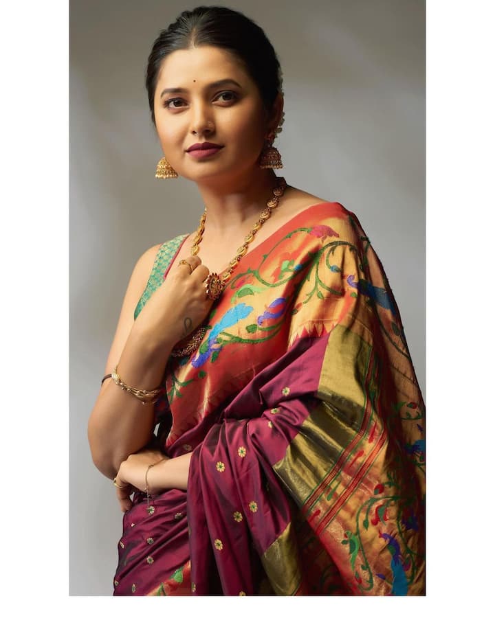 मराठी मनोरंजन विश्वातील आघाडीची अभिनेत्री प्राजक्ता माळी नेहमीच आपले फोटोशूट सोशल मीडियावर शेअर करत असते.