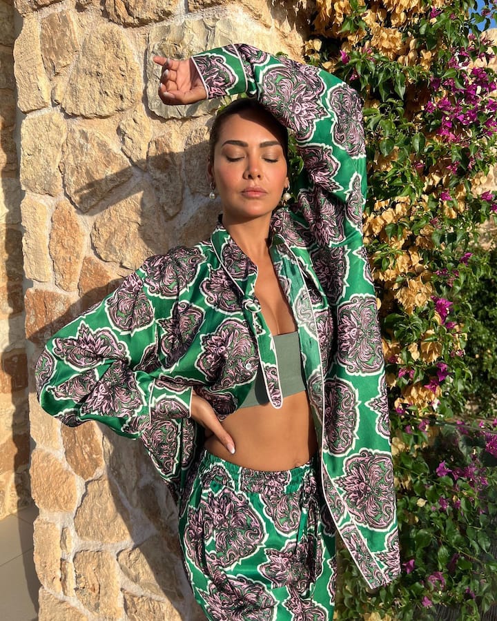 ईशा गुप्ताचे हे फोटो सध्या व्हायरल होत आहेत.