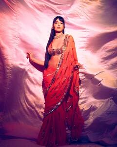 Nora Fatehi Pics: साड़ी में कहर ढाती नोरा फतेही की फोटोज ने उड़ाई फैंस की नींद, गजब का अंदाज देख हार बैठेंगे दिल
