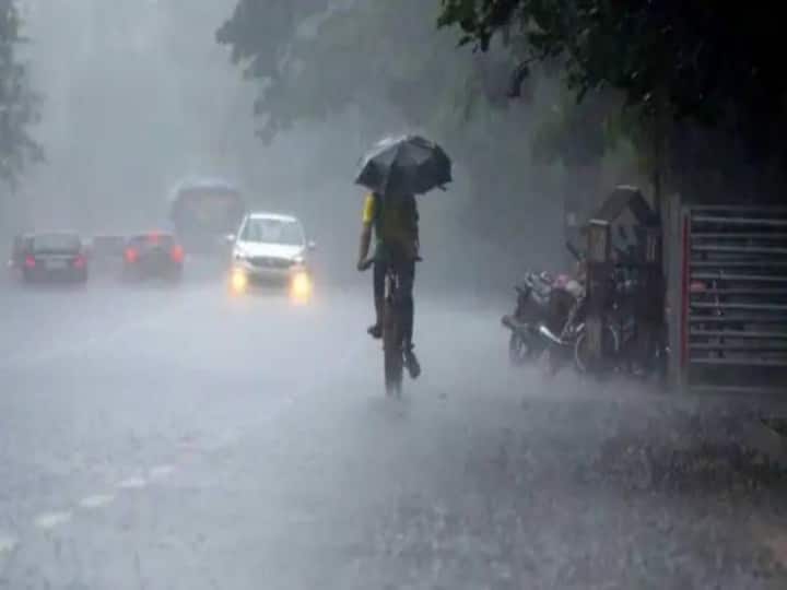 Delhi Weather update rain in delhi ncr delhi rain news delhi ncr temprature Delhi Weather News: दिल्ली-NCR में बदला मौसम का मिजाज, कई जगहों पर हुई बारिश