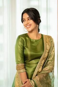 Mirnalini recent photos: மின்னலடிக்கும் மிர்னாலினியின் மின்னல் புகைப்படங்கள்