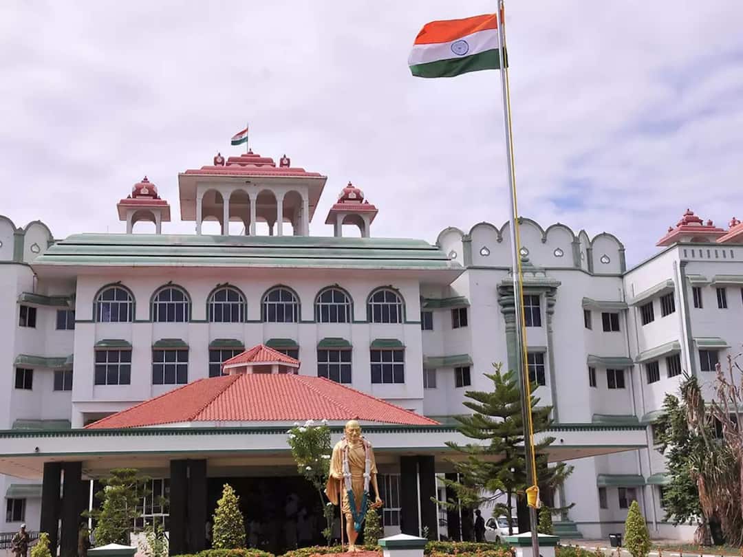 Madurai High Court saying not be allowed to sing or dance to movie songs during Dussehra festival in Kulasekarapattinam திருவிழா கலைநிகழ்ச்சி பெயரில் ஆபாச நடனம் ஏன்? முடியவே முடியாது - எண்ட் கார்டு போட்ட உயர்நீதிமன்ற கிளை!