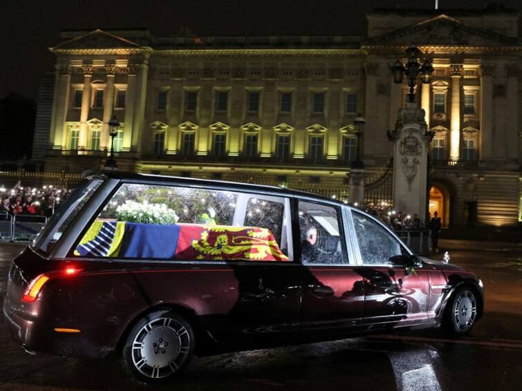 Queen’s coffin in London for final night at Buckingham Palace Queen’s Coffin In London For Final Night At Buckingham Palace