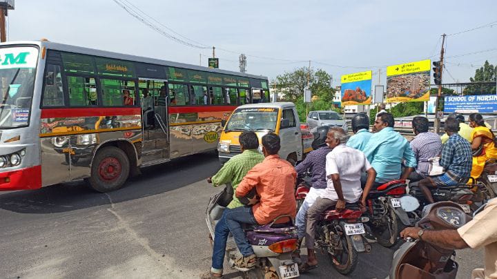 திருச்சி : பேருந்து, ஆட்டோ, வாடகை கார் கட்டணம் உயர்வு.. பொதுமக்கள் குற்றச்சாட்டு