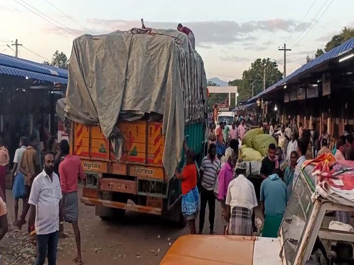 திண்டுக்கல்: காந்தி காய்கறி மார்க்கெட்டில் சுமை தூக்கும் தொழிலாளர்கள் 4 பேருக்கு அரிவாள் வெட்டு