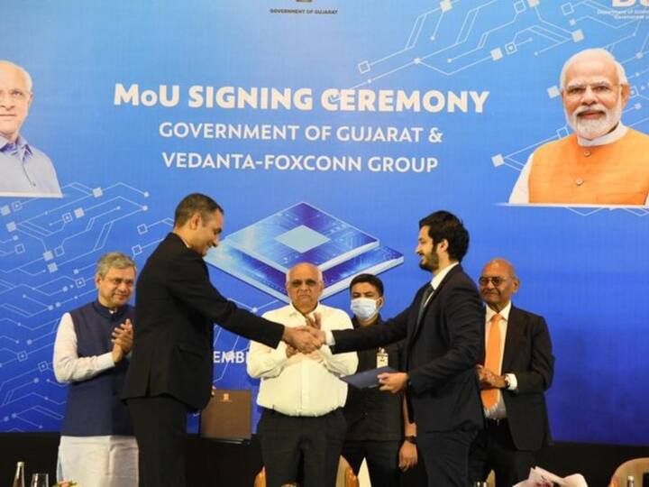 Vedanta, Foxconn signs to set up semiconductor flant in Gujarat, chesk details Vedanta, Foxconn: త్వరలో చిప్‌ సమస్యకు చెక్‌ - ₹1.54 లక్షల కోట్లతో గుజరాత్‌లో ఉత్పత్తి ఫ్లాంట్‌