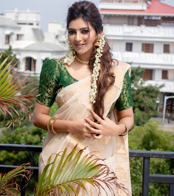 வெட்கத்தை தொட்டால் குங்குமம் கொட்டும்......