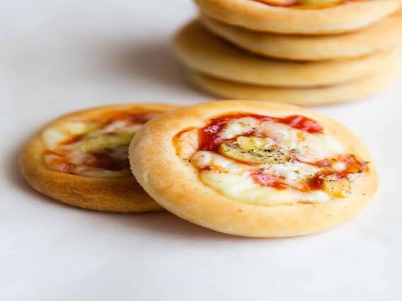 Mini Pizza : घर पर झटपट तैयार होगा मिनी पिज्जा, अपनाएं ये रेसिपी Mini Pizza : घर पर झटपट तैयार होगा मिनी पिज्जा, अपनाएं ये रेसिपी