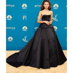 Emmy Awards : கருப்பு கவுனில் கலக்கிய ஜெண்டையா!