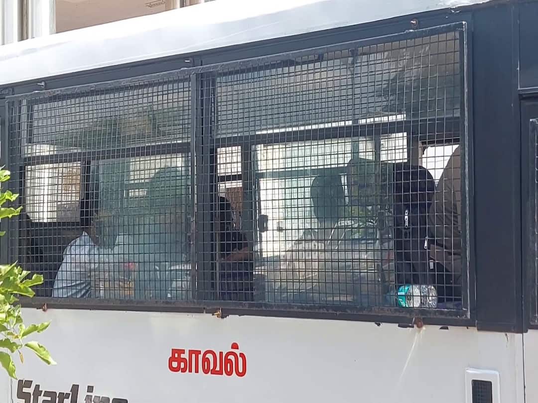 fake pasport issue 6 person arrest TNN மன்னார்குடி போலி பாஸ்போர்ட் விவகாரம்: திரைப்பட இயக்குனர், 3 அரசு ஊழியர்கள் உட்பட 6 பேர் கைது