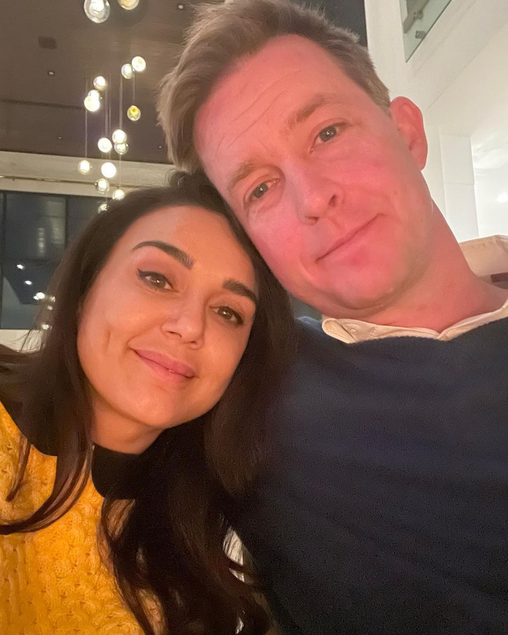प्रीति जिंटा (Preity Zinta) आईपीएल की टीम किंग्स इलेवन पंजाब की सह मालकिन हैं. इन दिनों एक्ट्रेस अपनी फैमिली पर पूरा फोकस कर रही हैं.
