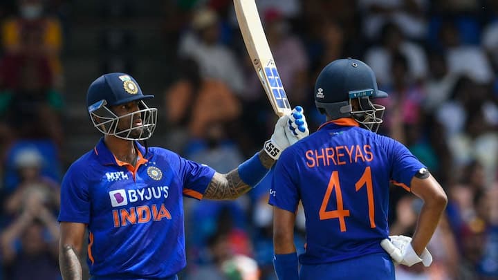 বর্তমানে আইসিসির টি-টোয়েন্টি ক্রমতালিকায় ভারতীয় ব্যাটারদের মধ্যে সবার উপরে রয়েছেন সূর্য। তাঁর স্ট্রাইক রেটও টি-টোয়েন্টির ইতিহাসে চতুর্থ সর্বোচ্চ।