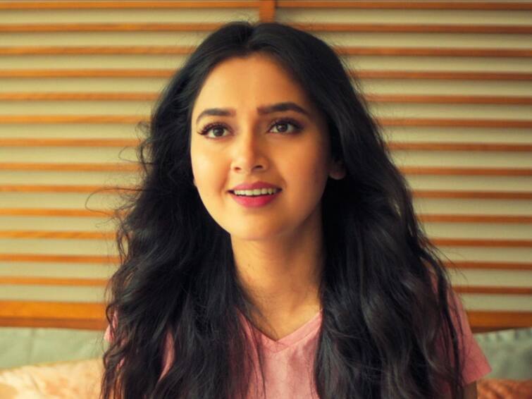 Tejasswi Prakash Man Kasturi Re movie look release Tejasswi Prakash : तेजस्वी प्रकाशचा बबली अंदाज;  ‘मन कस्तुरी रे’ चित्रपटातील फर्स्ट लूक रिलीज