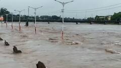 UP Flood: नर्मदा नदी के पानी में डूबे घाट और मंदिर, कई इलाकों का बुरा हाल