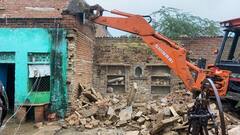 In Photos: मुरैना में तीन साल की मासूम से रेप के आरोपी का घर जमींदोज, चला प्रशासन का बुलडोजर