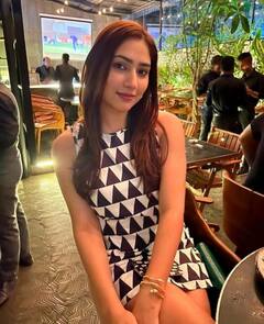 ਦਿਸ਼ਾ ਪਰਮਾਰ ਨੇ ਨੀਲੇ ਰੰਗ ਦੀ ਡਰੈੱਸ 'ਚ ਖੁਦ ਨੂੰ ਕਿਹਾ Cute, ਨਕੁਲ ਮਹਿਤਾ ਨੇ ਕੀਤਾ ਇਹ ਮਜ਼ਾਕੀਆ ਕੁਮੈਂਟ...