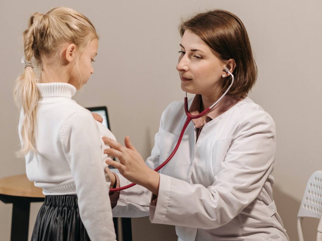 These Are The Signs Of Children Heart Disease Problems Heart Disease: పిల్లలకి అతిగా చెమట పడుతుందా? అయితే వాళ్ళ గుండె ప్రమాదంలో ఉందేమో!