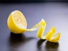 Lemon Peels: લીંબુની છાલને વેસ્ટ સમજી ન ફેંકો, તેના ફાયદા જાણી રહી જશો દંગ
