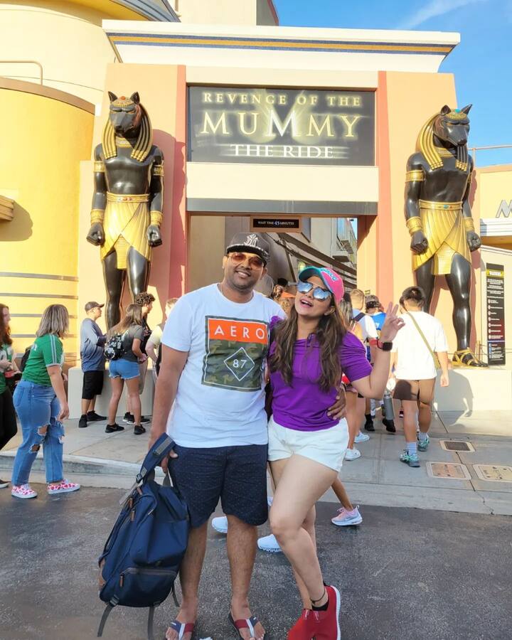 ఇంటింటి గృహలక్ష్మి’ సీరియల్‌లో శృతిగా మెప్పిస్తున్న లహరి అంతకు ముందు దాదాపు 20 సీరియల్స్‌లో నటించి బుల్లితెర ప్రేక్షకులకు చేరువైంది. హైదరాబాద్‌లో పుట్టి పెరిగిన లహరి.. చాలా ఏళ్లుగా బ్యాక్ టు బ్యాక్ సీరియల్స్ చేస్తూనే ఉంది.