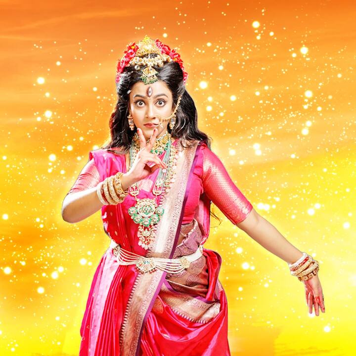 সিংহবাহিনী দেবী গন্ধেশ্বরী চতুর্ভূজা। গন্ধাসুরকে বধ করে তিনি গন্ধবণিক সম্প্রদায়কে রক্ষা করেন। দেবী গন্ধেশ্বরী প্রধানত পূজিত হন গন্ধবণিক সম্প্রদায়ের মধ্যে। এই দেবী সবরকম বিপদ থেকে রক্ষা করেন। দেবী গন্ধেশ্বরী ভূমিকায় দেখা যাবে 'গৌরী এলো' ধারাবাহিক থেকে গৌরীকে।