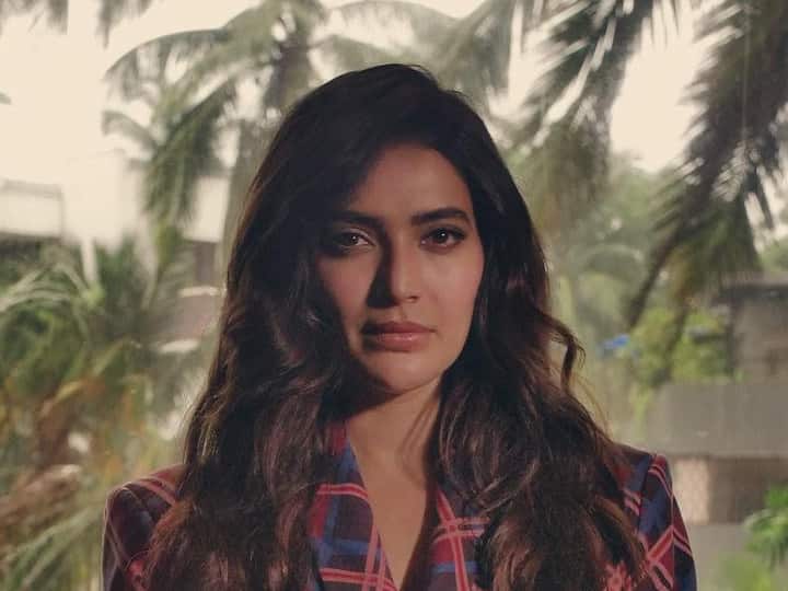 करिश्मा तन्नाने अभिनयाने आपला चाहता वर्ग निर्माण केला आहेच, शिवाय आपल्या अदांनीही तिने चाहत्यांना घायाळ केलं आहे.(फोटो सौजन्य :karishmaktanna/इंस्टाग्राम)