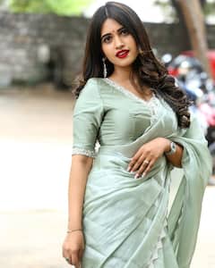 Sravanthi Chokarapu : లెహరాయి లెహరాయి గుండె వెచ్చనయ్యే ఊహలేగిరాయి అంటోన్న స్రవంతి చొక్కారపు