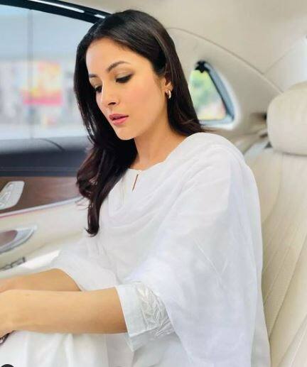 सलमान खान की फिल्म 'किसी का भाई किसी की जान' में शहनाज गिल के फिल्म से बाहर किए जाने की खबरें सामने आ रही थी. जिस पर एक्ट्रेस ने सफाई भी दी.