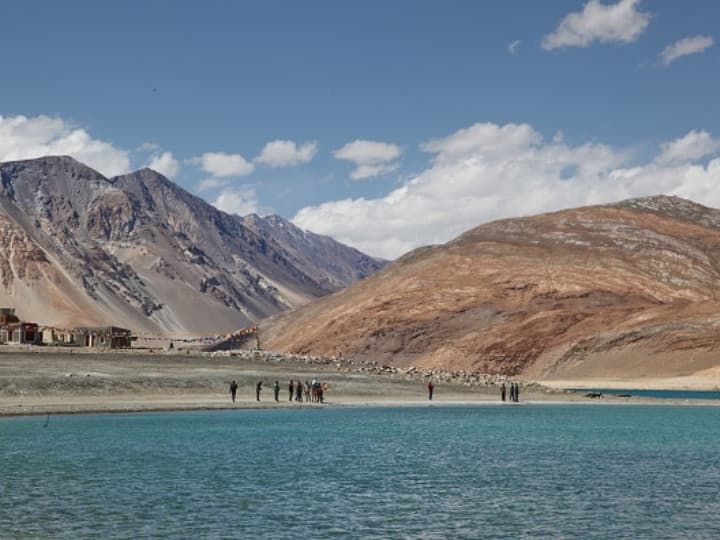 4 Tourists From UP Missing In Leh's Pangong Lake Area, Search Operation On: Sources 4 Tourists From UP Missing In Leh's Pangong Lake Area, Search Operation On: Sources