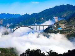 જમ્મુ-કાશ્મીરમાં ચેનાબ નદીનો પુલ કોઈ અજાયબીથી ઓછો નથી, તસવીરોમાં નીચે વાદળો અને ઉપરનો પુલ જોઈને તમે રોમાંચિત થઈ જશો