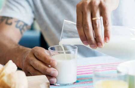 Milk Side Effects: These people should not drink milk, otherwise there may be severe damage to health Milk Side Effects : ਇਨ੍ਹਾਂ ਲੋਕਾਂ ਨੂੰ ਨਹੀਂ ਪੀਣਾ ਚਾਹੀਦਾ ਦੁੱਧ, ਨਹੀਂ ਤਾਂ ਸਿਹਤ ਨੂੰ ਹੋ ਸਕਦਾ ਭਾਰੀ ਨੁਕਸਾਨ