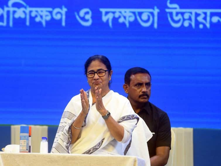 BJP And CPM Cadres Are Creating Problems At Deucha Pachami Alleges West Bengal CM Mamata Banerjee Mamata Banerjee: 'দেউচা পাঁচামিতে রোজ বিজেপি-সিপিএমের লোকেরা গন্ডগোল পাকাচ্ছে ', খড়্গপুরের অনুষ্ঠানে সরব মমতা