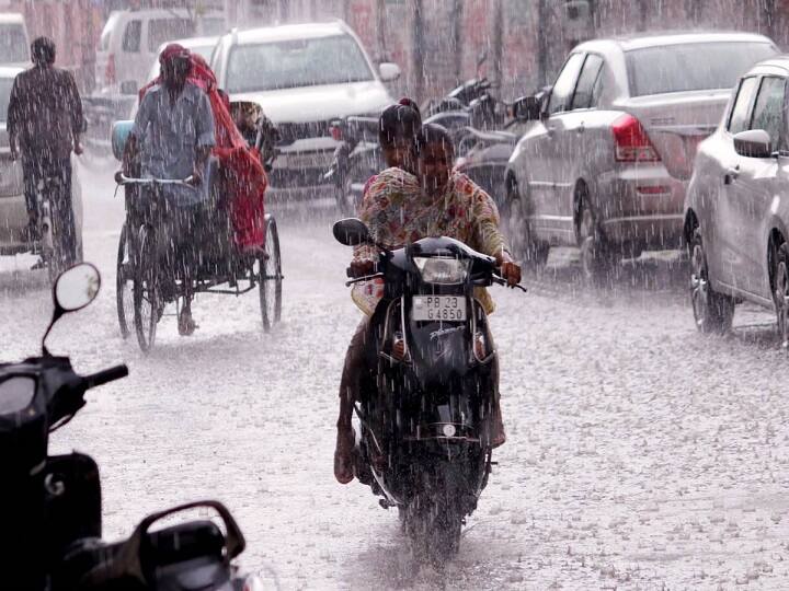 Punjab Weather Forecast Today 15 September 2022 Alert for Light to Moderate Rain in 14 Districts Including Amritsar Punjab Weather Forecast Today: पंजाब के इन जिलों में आज हल्की से मध्यम बारिश के आसार, जानें- 18 सितंबर तक कैसा रहेगा मौसम