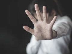 Pune Crime : बापलेकाचं अश्लील कृत्य, महिलेला कंडोमचं पाकिट दाखवलं अन् म्हणाले...; दोघांवर गुन्हा दाखल