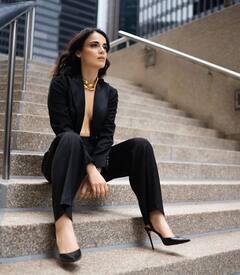 Radhika Madan Photos : फ्रंट ओपन ब्लेजरमध्ये राधिका मदानचा बोल्ड लूक, ग्लॅमरने चाहते घायाळ