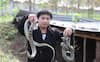Snake Farming: ગાય-ભેંસ-બકરી છોડી દો! આ ગામના લોકો દર વર્ષે 30 લાખ ઝેરી સાપ પાળે છે