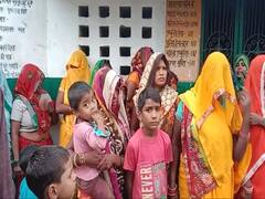 बाराबंकी में शिक्षा मित्र ने स्कूल आई महिला से की अभद्रता, आक्रोशित ग्रामीणों ने जमकर किया प्रदर्शन